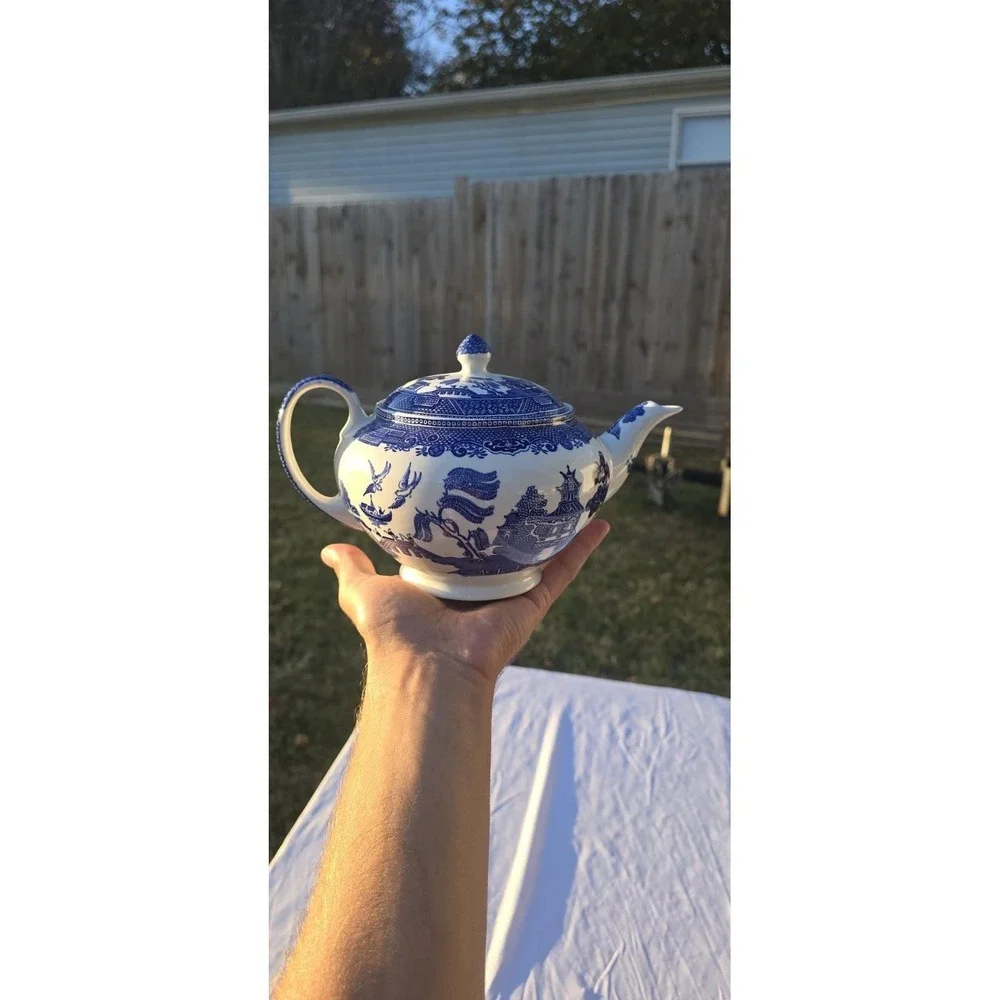 Large Vintage Johnson Bros. Blue Willow Teapot & Lid England